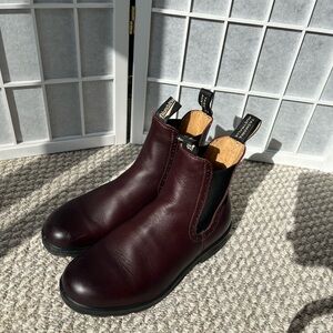 WOMEN'S ORIGINALS #1352 size 9